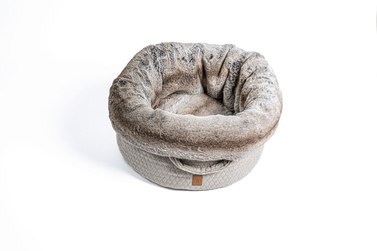Studiofoto van de Pooch Pouch Mist – bovenaanzicht met ronde vorm en honingraattextuur