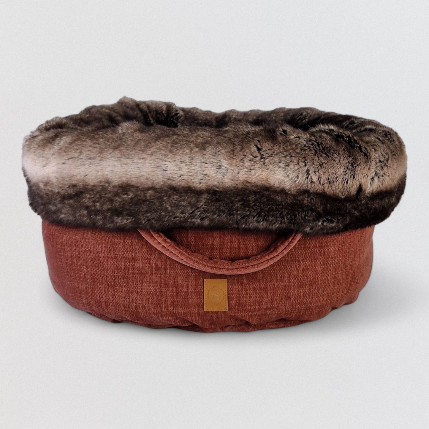 rechte aanzicht van Pooch Pouch Spicy met warme uitstraling