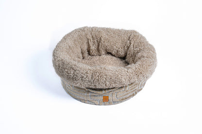 Meeneembare ronde luxe hondenmand met handvaten met nep bont schaap voering kleuren taupe