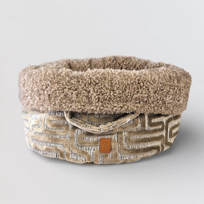 rond hondenbed Liberty met jacquard buitenzijde en zachte taupe faux fur voering