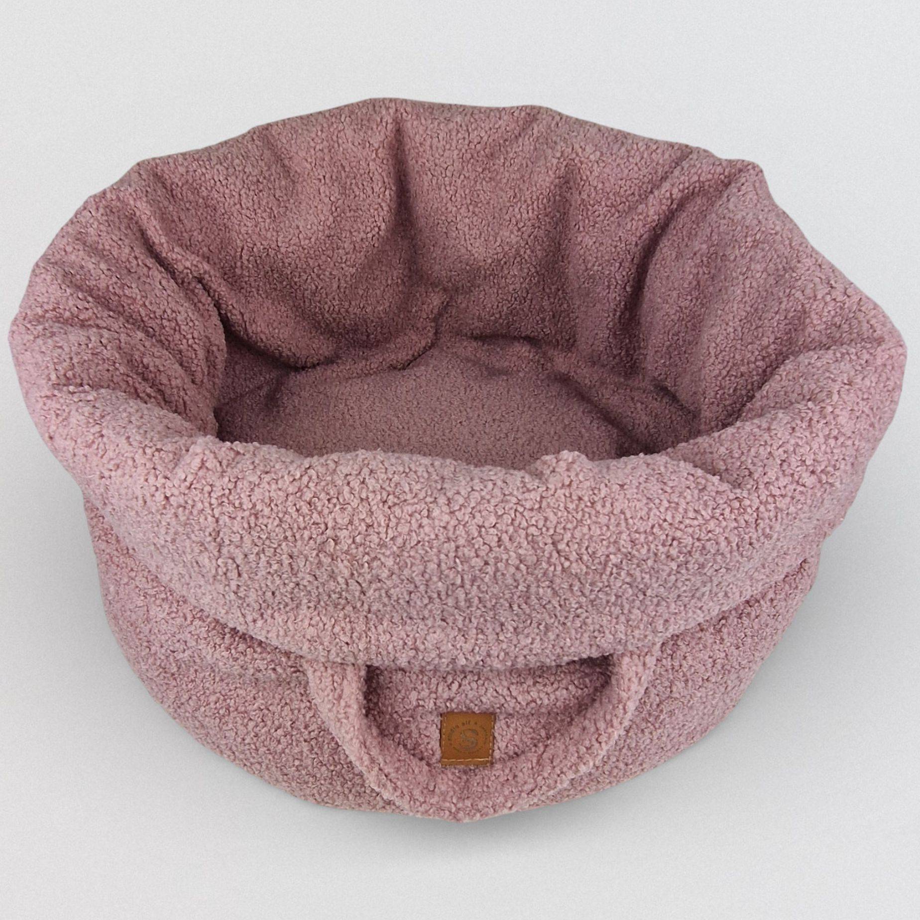 Full view van luxe teddy hondenmand in zacht roze